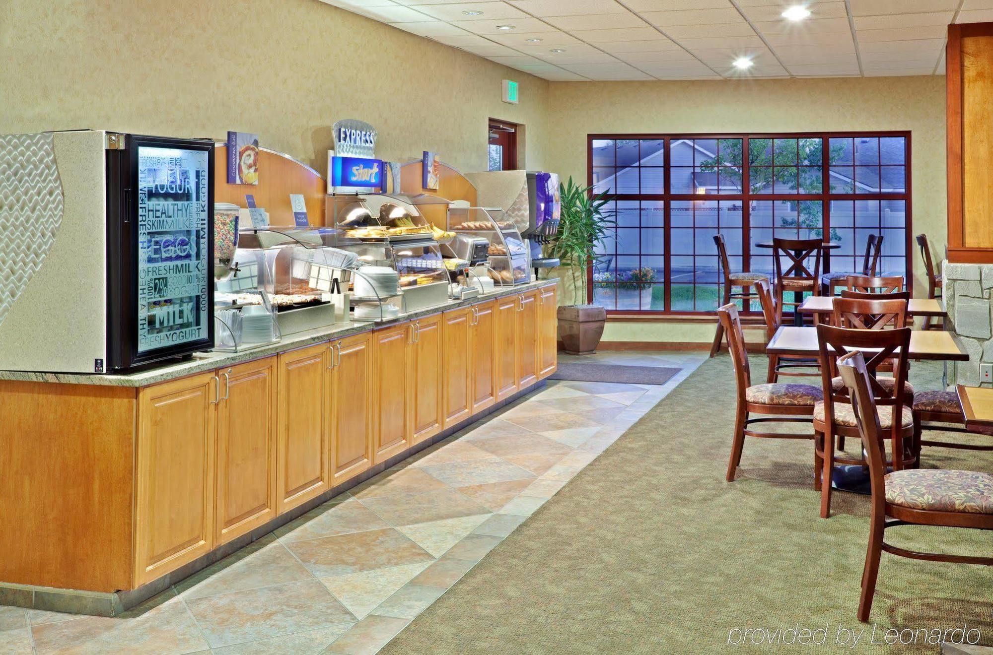 Holiday Inn Express & Suites Cheney By Ihg Ngoại thất bức ảnh